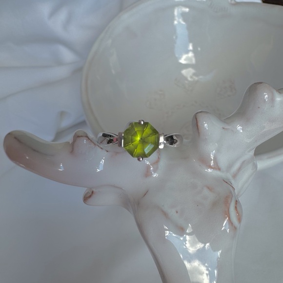 10KWG Fancy Cut Peridot Octagon Ring - Picture 2 of 9